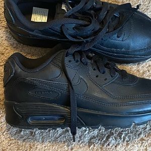 boys youth nike shoes worn 2 times